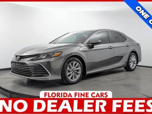 Used 2024 Toyota Camry LE w/ Convenience Package FWD image 1