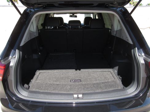 Used 2020 Volkswagen Tiguan SE FWD image 12