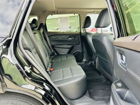 Used 2023 Nissan Rogue SV w/ SV Premium B Package image 30