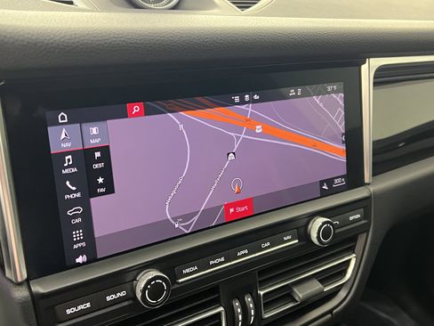 Used 2020 Porsche Macan S image 29