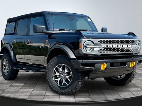 Used 2024 Ford Bronco Badlands image 1