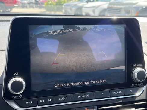 Used 2025 Nissan Altima 2.5 SV FWD image 13