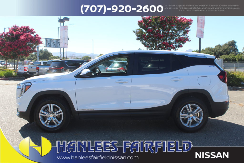 Used 2024 GMC Terrain SLE FWD image 2