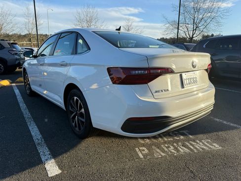 Used 2022 Volkswagen Jetta S image 2