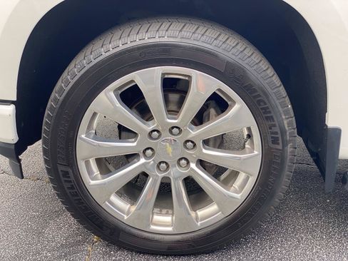 Used 2019 Chevrolet Silverado 1500 High Country w/ Technology Package AWD/4WD image 13