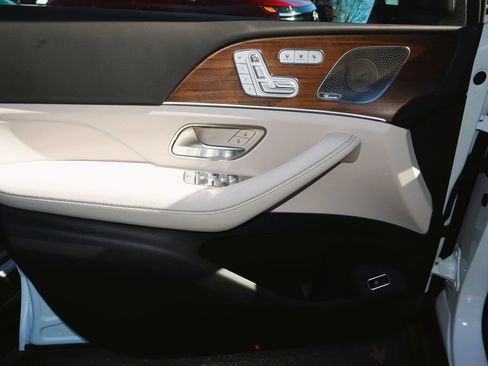 New 2025 Mercedes-Benz GLS 450 4MATIC image 18