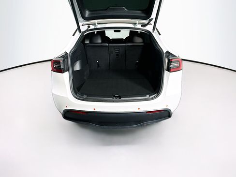 Used 2022 Tesla Model Y Performance AWD/4WD image 29