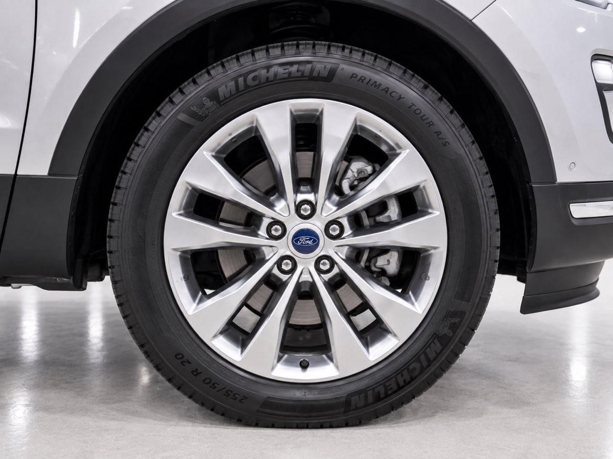 Used 2018 Ford Explorer Limited w/ Equipment Group 301A FWD image 9