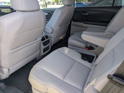 Used 2022 Honda Pilot Touring image 14