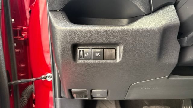 Used 2025 Toyota RAV4 XLE FWD image 32