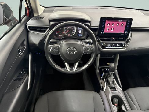 Used 2022 Toyota Corolla Cross LE w/ Moonroof Package FWD image 10