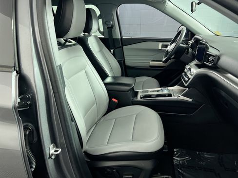 Used 2021 Ford Explorer XLT w/ Equipment Group 202A image 30