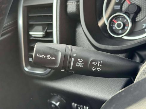 Used 2025 RAM 1500 Laramie AWD/4WD image 21