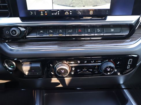 Used 2024 Chevrolet Silverado 1500 LT Trail Boss w/ Convenience Package II AWD/4WD image 30