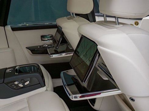 Used 2024 Rolls-Royce Phantom Sedan image 75