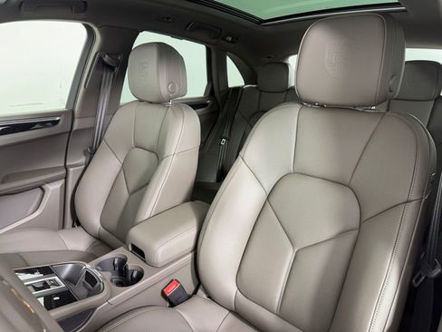 Certified 2026 Porsche Macan image 5