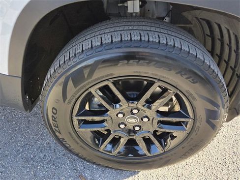 Used 2025 Land Rover Defender 110 S image 10