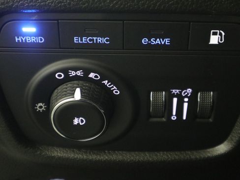 Used 2023 Jeep Grand Cherokee 4WD 4xe image 32