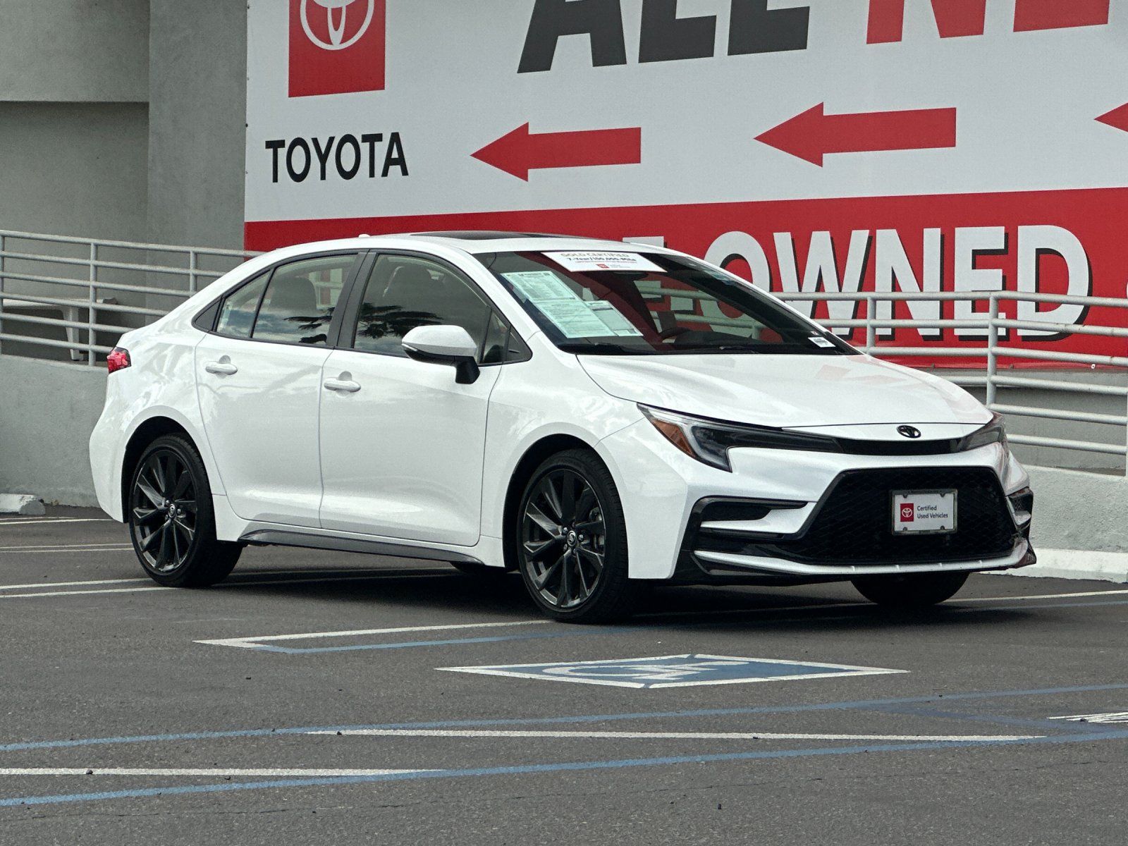 Used 2023 Toyota Corolla SE w/ SE Premium Package FWD image 8