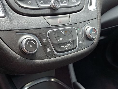 Used 2018 Chevrolet Malibu LT FWD image 15