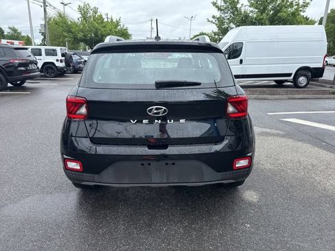 Used 2024 Hyundai Venue SEL FWD image 7