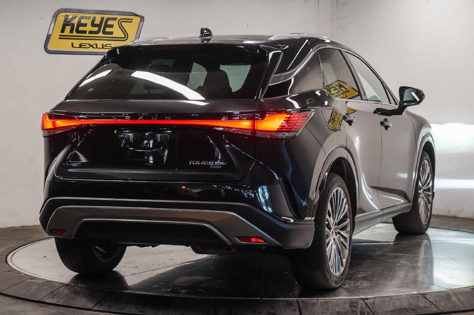 Used 2025 Lexus RX 450h AWD w/ Convenience Package image 4