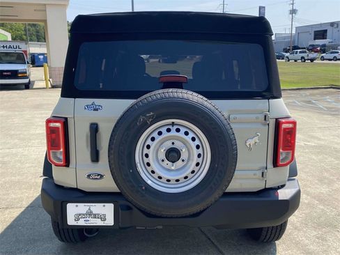 New 2025 Ford Bronco Base image 4