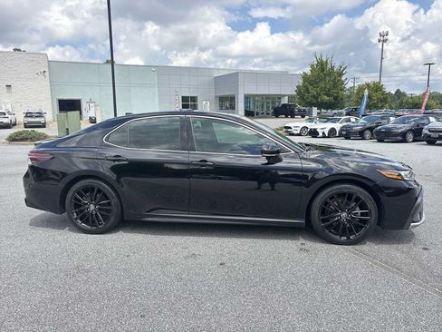 Used 2021 Toyota Camry XSE FWD image 5