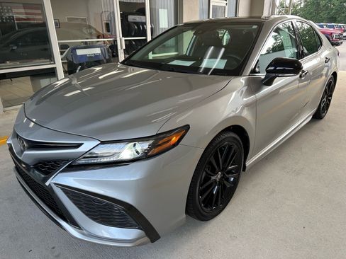 Used 2021 Toyota Camry XSE FWD image 3