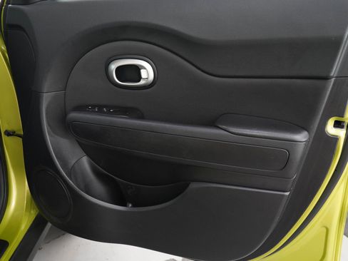 Used 2014 Kia Soul FWD image 9