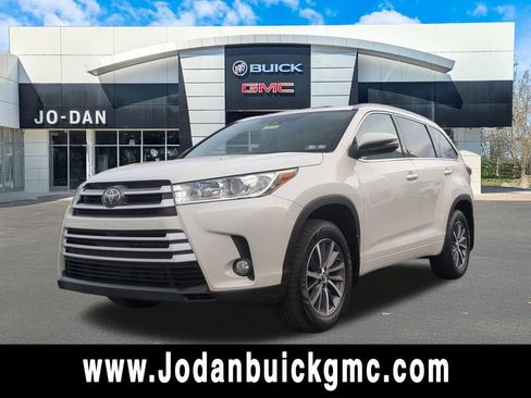 Used 2017 Toyota Highlander XLE image 1