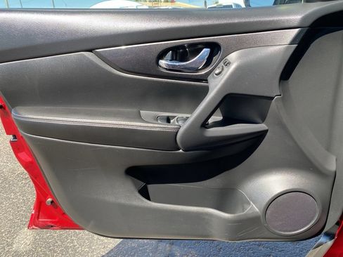 Used 2017 Nissan Rogue S FWD image 24