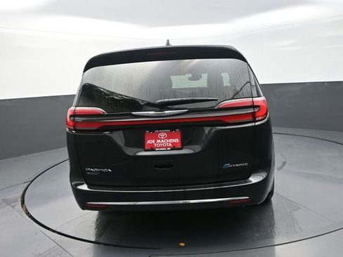 Used 2023 Chrysler Pacifica Touring-L FWD image 7