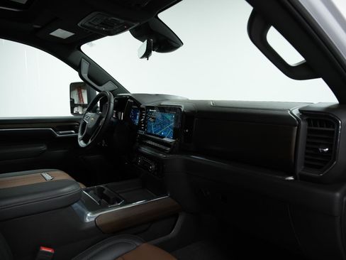 Used 2025 Chevrolet Silverado 2500 High Country w/ High Country Premium Package image 17