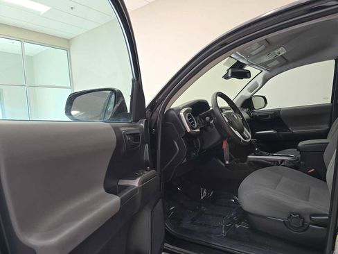 Used 2019 Toyota Tacoma SR5 AWD/4WD image 21