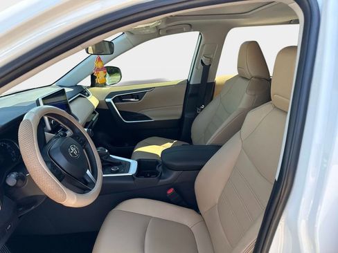 Used 2025 Toyota RAV4 XLE Premium image 19
