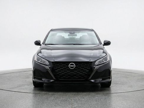 Used 2025 Nissan Altima 2.5 SV FWD image 2