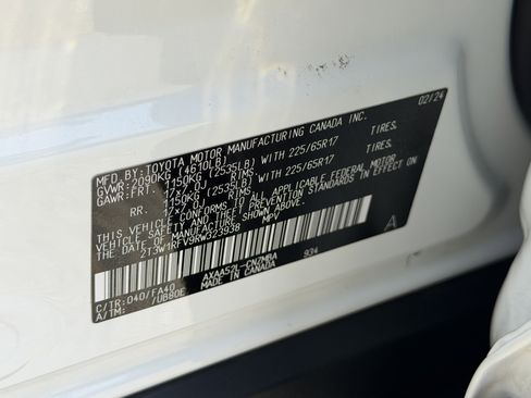Used 2024 Toyota RAV4 XLE FWD image 29