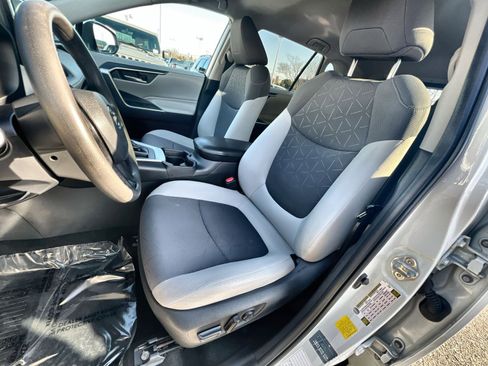 Used 2020 Toyota RAV4 XLE image 13