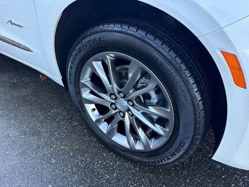 Used 2022 Buick Enclave Avenir image 11