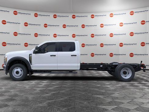 New 2026 Ford F550 4x4 Crew Cab image 3
