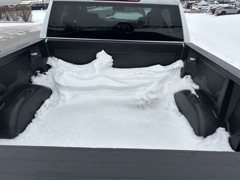 Used 2024 GMC Sierra 1500 SLT image 10