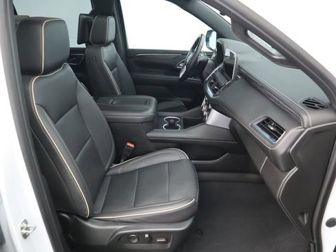 Used 2023 GMC Yukon XL SLT w/ SLT Luxury Package image 21