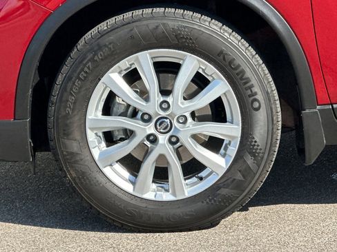 Used 2018 Nissan Rogue SV w/ Premium Package FWD image 29