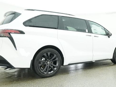 New 2026 Toyota Sienna XSE FWD image 17