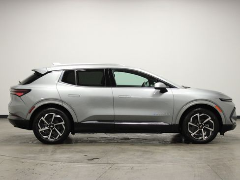 Used 2025 Chevrolet Equinox EV LT w/ Convenience Package image 9