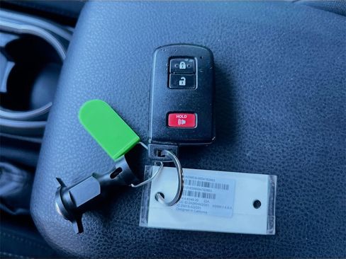 Used 2021 Toyota Tacoma TRD Off-Road image 31