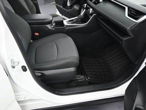 Used 2024 Toyota RAV4 XLE image 38