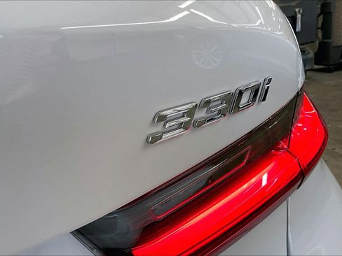 Used 2025 BMW 330i xDrive Sedan w/ M Sport Package image 11