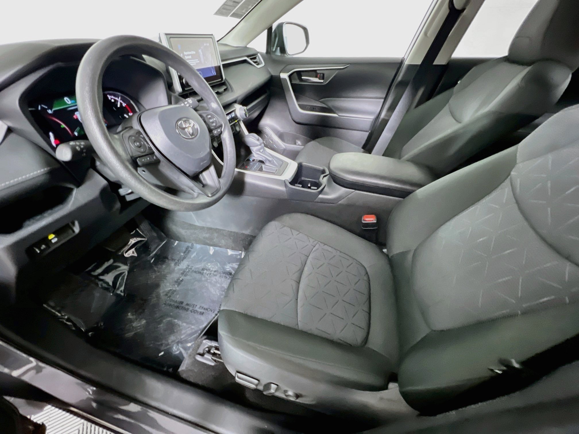 Used 2025 Toyota RAV4 XLE FWD image 15